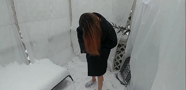 Nude Workout And Rubbing Snow On My Body